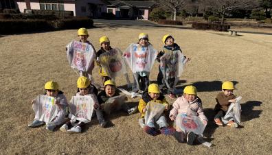 ＜空高く揚がった凧＞