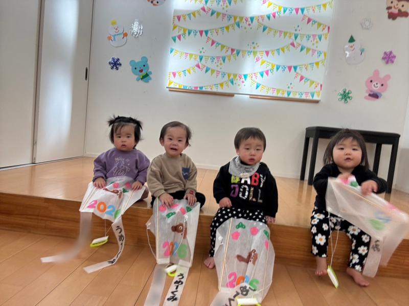 ＜空高く揚がった凧＞